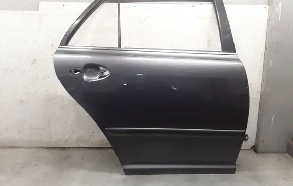 Toyota Avensis T250 Rear door