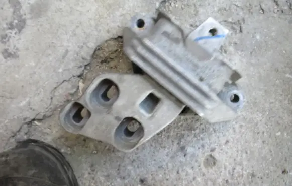 Mercedes-Benz B W246 W242 Engine mount bracket A2462400217