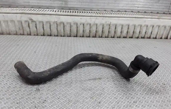 Volkswagen PASSAT B5.5 Engine coolant pipe/hose 8D0819373N