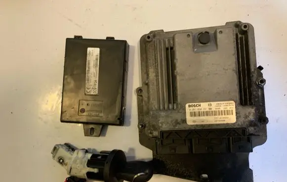 Renault Trafic III (X82) Engine ECU kit and lock set 237103888R 0281030991 284B14579R
