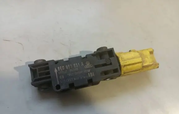 Audi A4 S4 B7 8E 8H Airbag deployment crash/impact sensor 8E0959651A 011137 296605