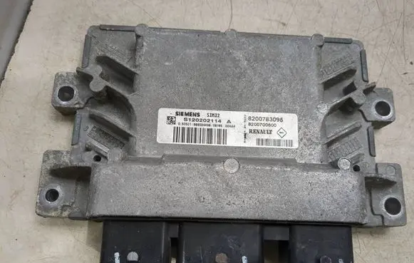 Renault Twingo II Engine control unit/module 8200783095 8200700600 S120202114