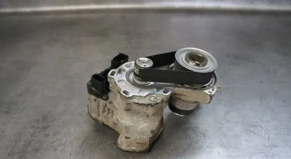 Volvo V40 Steering rack 41516971D