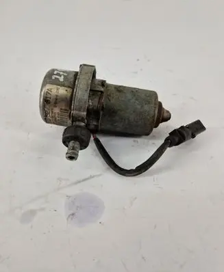 Volkswagen Touareg I Vacuum pump 8E0927317