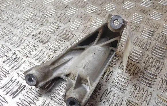 Audi A8 S8 D3 4E Engine mounting bracket 4E0199307BR