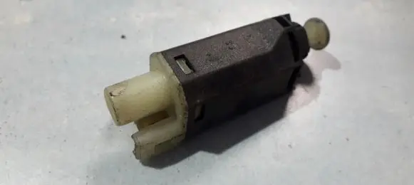 Volkswagen Golf III Brake pedal sensor switch 322945515