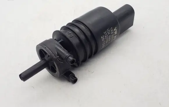 Volkswagen Touareg II Windscreen/windshield washer pump 1K6955651 3122789