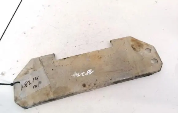 Engine mounting bracket