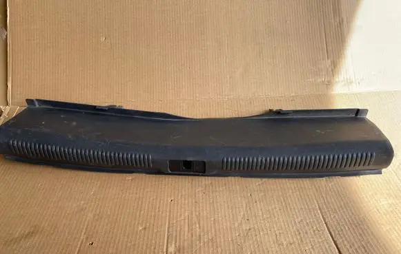 Trunk/boot sill cover protection