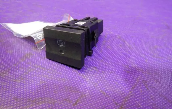 Skoda Fabia Mk1 (6Y) Windscreen/window heater switch 