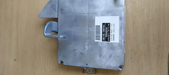 Toyota Prius (XW20) Engine control unit/module 8966147170 2751009522