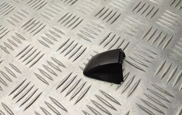 Volkswagen Touareg II Front door handle cover 7P6837879