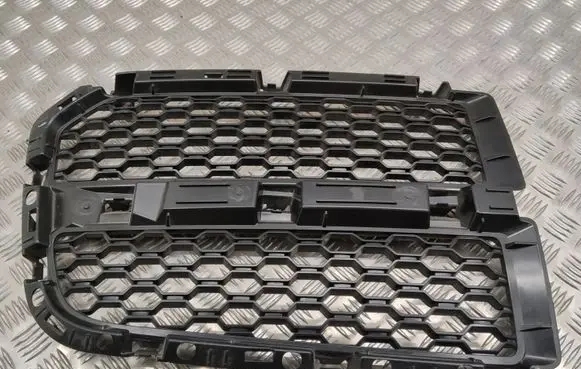 Dodge RAM Front bumper upper radiator grill