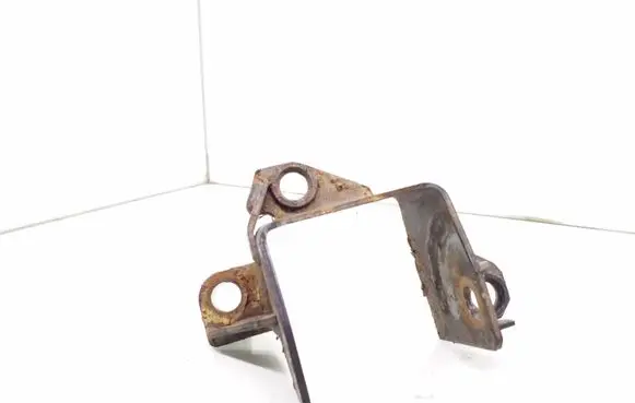 Mazda 6 Engine mounting bracket