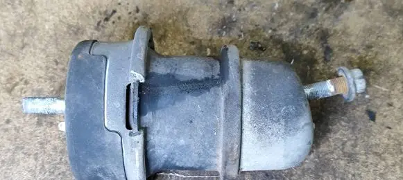 Lexus IS 220D-250-350 Engine mount bracket