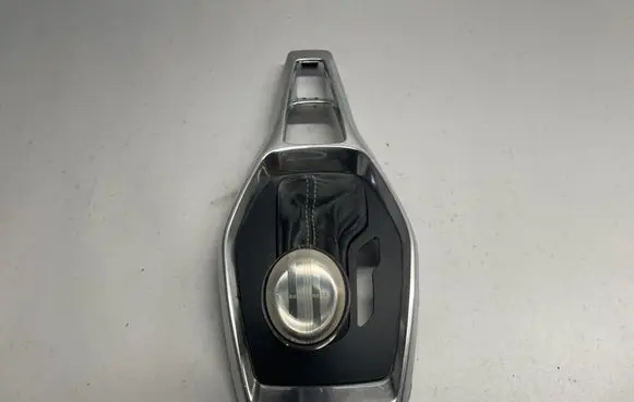 Chevrolet Camaro Gear shifter surround trim plastic 23281831 84373108