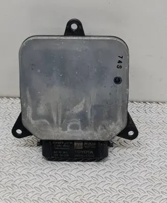 Toyota Prius (XW50) LED ballast control module 3180070687 8990847010 74R01008334050