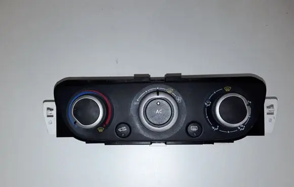 Renault Megane III Air conditioner control unit module 100520110376CA