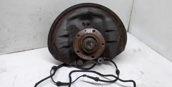 Rear wheel hub spindle/knuckle