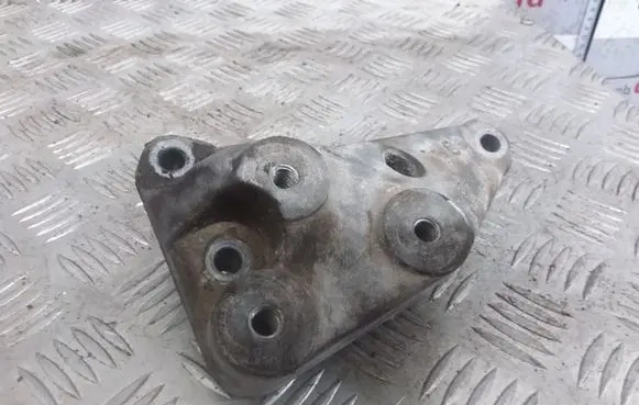 Opel Astra G Engine mounting bracket 90575142 GM0047620