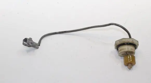 Toyota Avensis T270 Other engine bay part