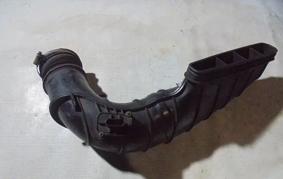 Intake resonator
