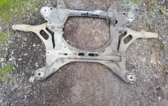 Volkswagen Touareg I Front subframe