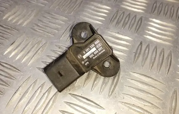 Volkswagen Golf V Air pressure sensor 0261230095 03C906051