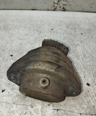 BMW 5 E60 E61 Engine mount bracket 6761091