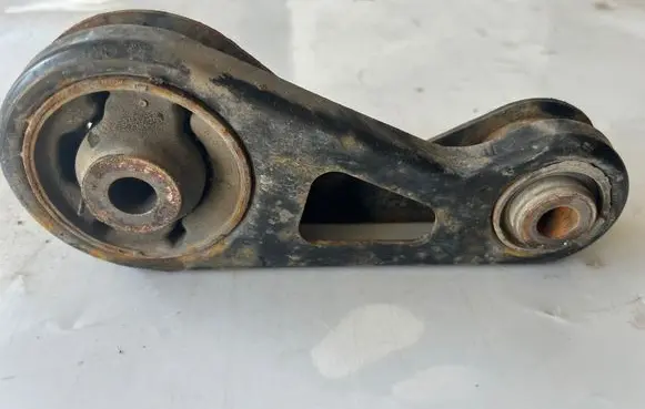 Toyota Prius (NHW20) Engine mount bracket 
