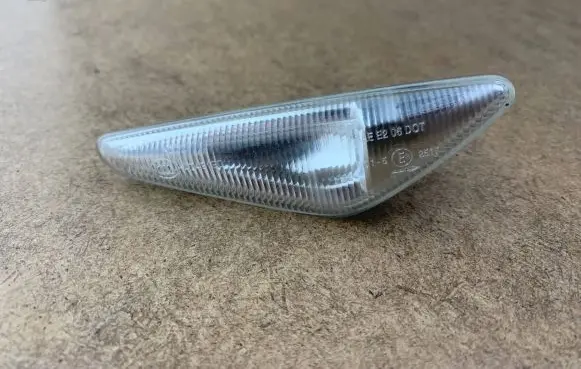 Front fender indicator light