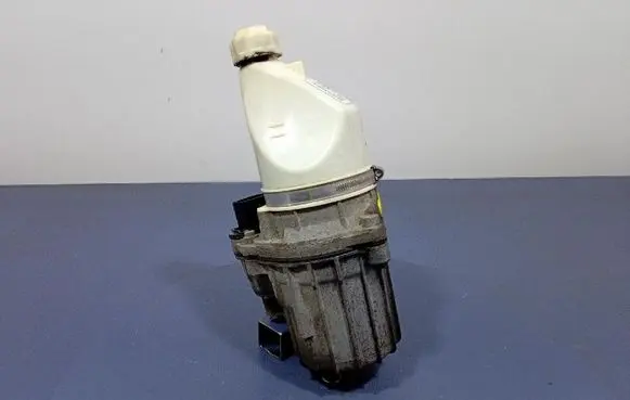 Opel Zafira B Power steering pump 13192897