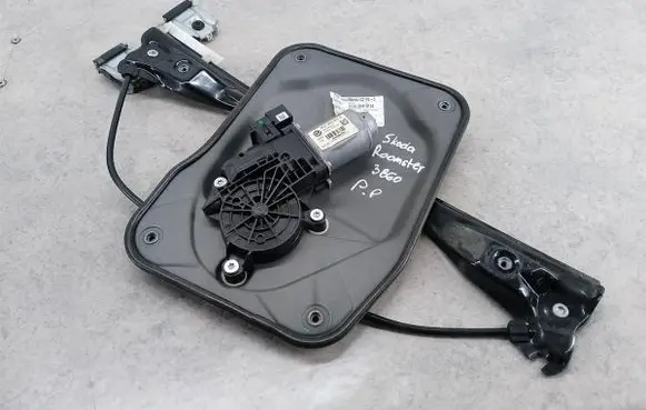 Skoda Roomster (5J) Front door window regulator with motor