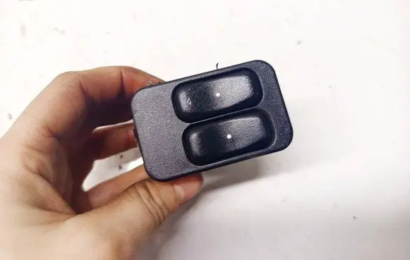 Opel Zafira A Electric window control switch 90561088