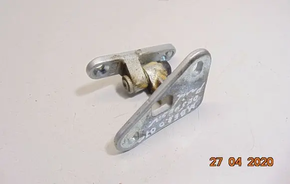 Mercedes-Benz E W211 Front door upper hinge