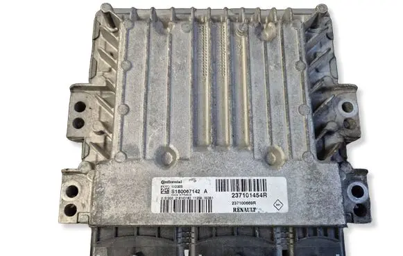 Renault Megane III Engine control unit/module S180067142A 237101454R