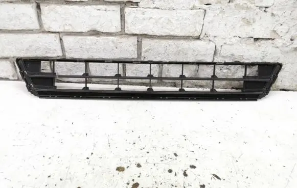Subaru Impreza V Front bumper lower grill 57731FL940