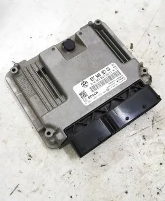 Volkswagen Touran II Engine control unit/module 03C907309B 03C906027CR 0261S06642