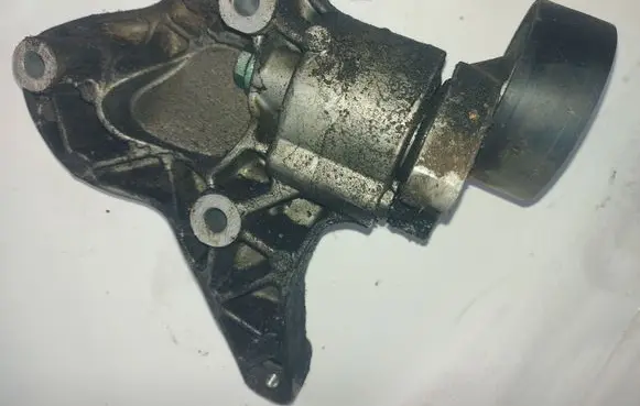 Volkswagen Touran I A/C compressor mount bracket 1K0260885B