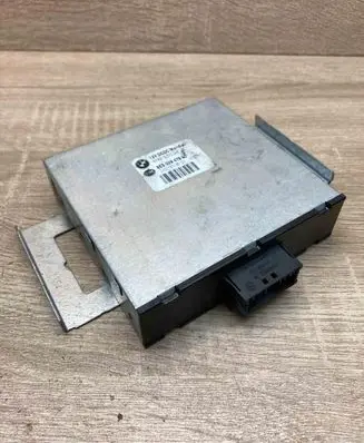 BMW 3 E90 E91 Voltage converter/converter module 9113348 8ES00947900