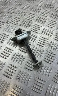 Nissan Note (E11) Front door check strap stopper
