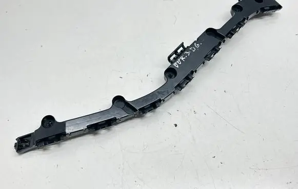 Rear bumper mounting bracket