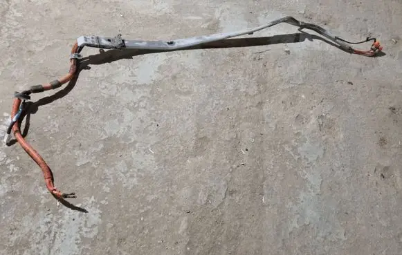 Toyota Prius (XW20) Positive cable (battery) 8216447060