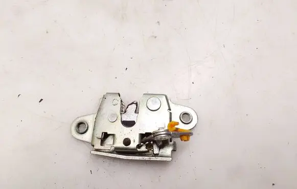 Toyota Hilux VIII Tailgate lock latch 