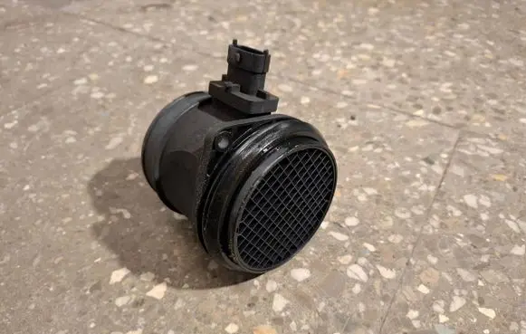 Volvo S60 Mass air flow meter 30785472 0281002972 8G9N12B579AA