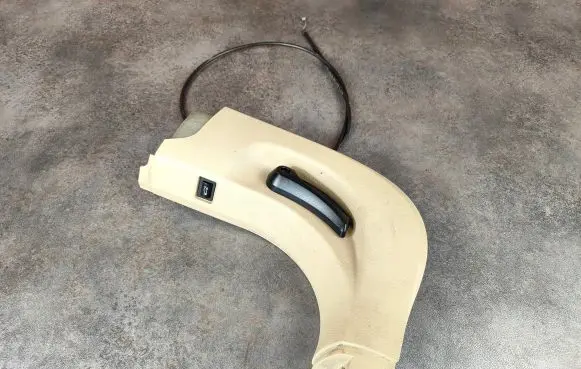 Engine bonnet (hood) release handle