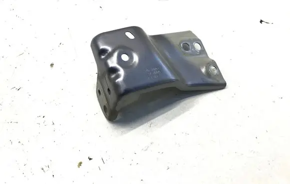Fender mounting bracket