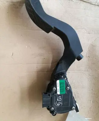 Volkswagen PASSAT B5.5 Accelerator throttle pedal 8D1721523E