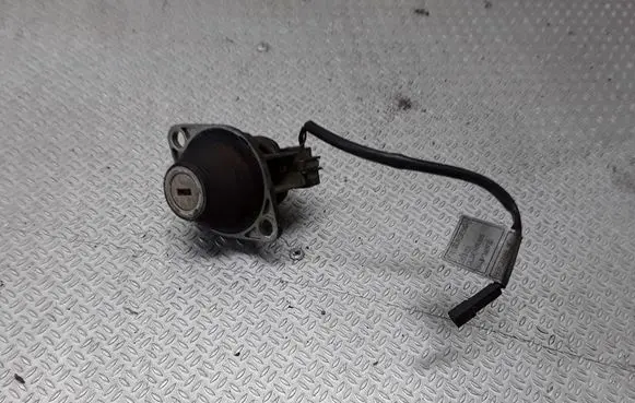 BMW 5 E39 Tailgate exterior lock 83636999