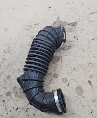 Air intake hose/pipe